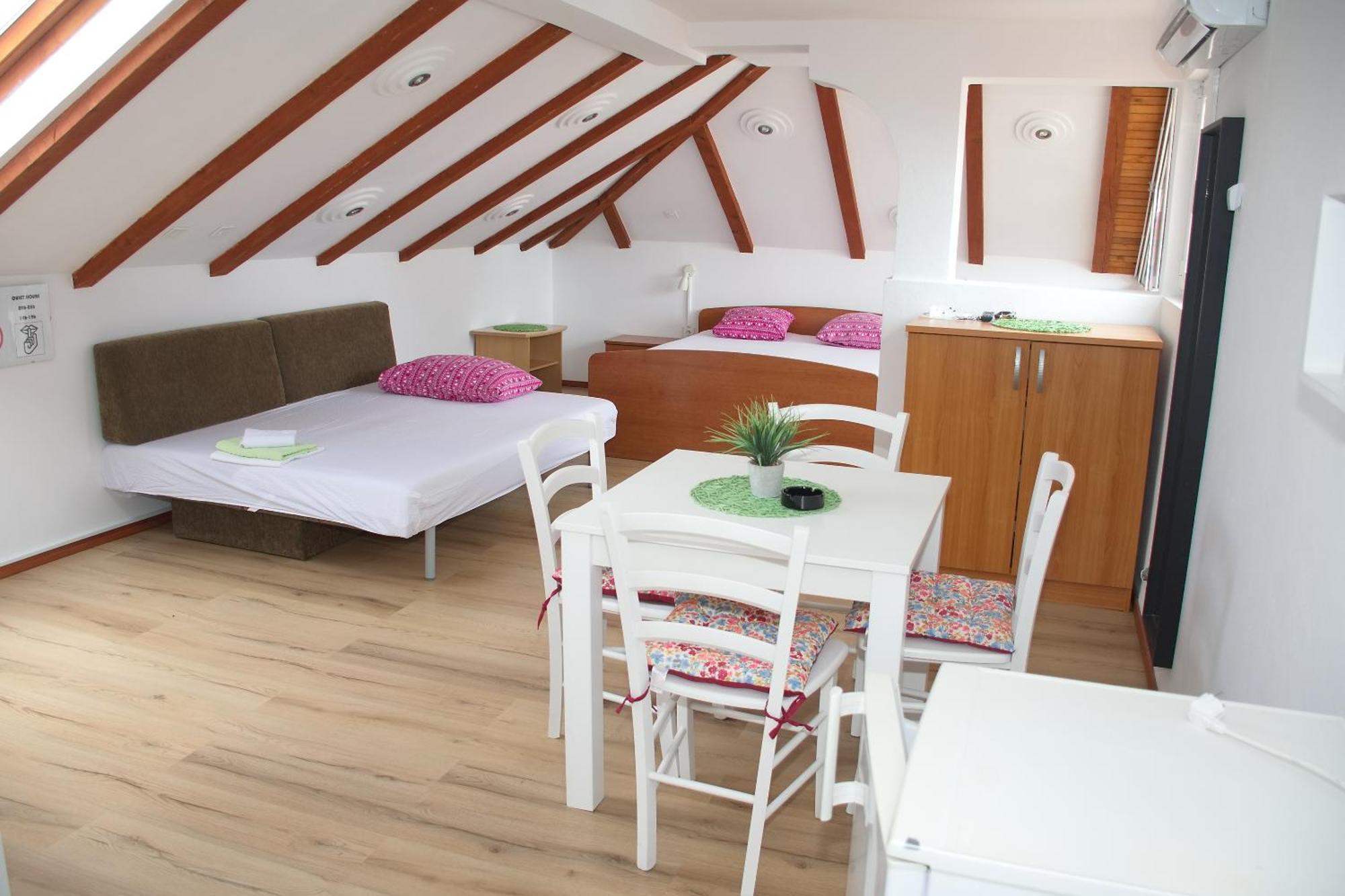Novalja And Fun Apartment ภายนอก รูปภาพ