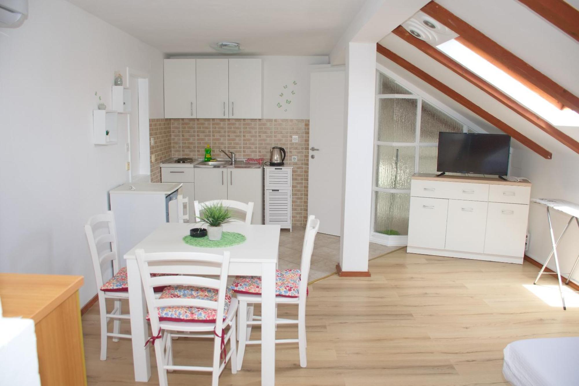 Novalja And Fun Apartment ภายนอก รูปภาพ