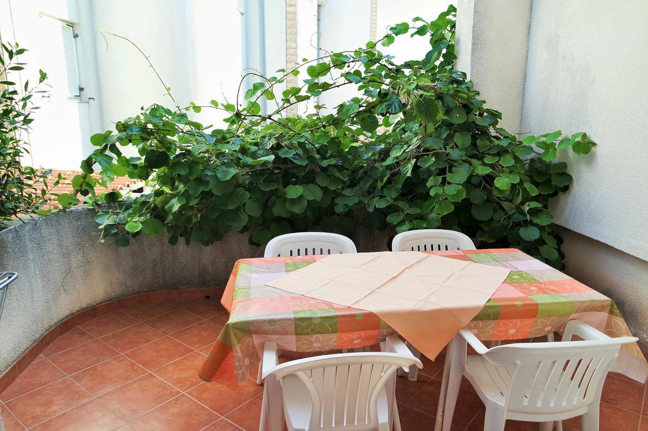 Novalja And Fun Apartment ภายนอก รูปภาพ